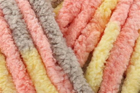 Bernat Baby Blanket 4748 Spring Blossom. Polyester